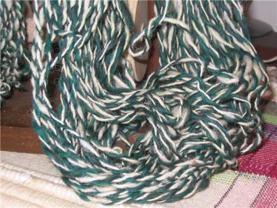 Détail d’un échevau de laine avec faible retors  - Low twist wool skein detail
